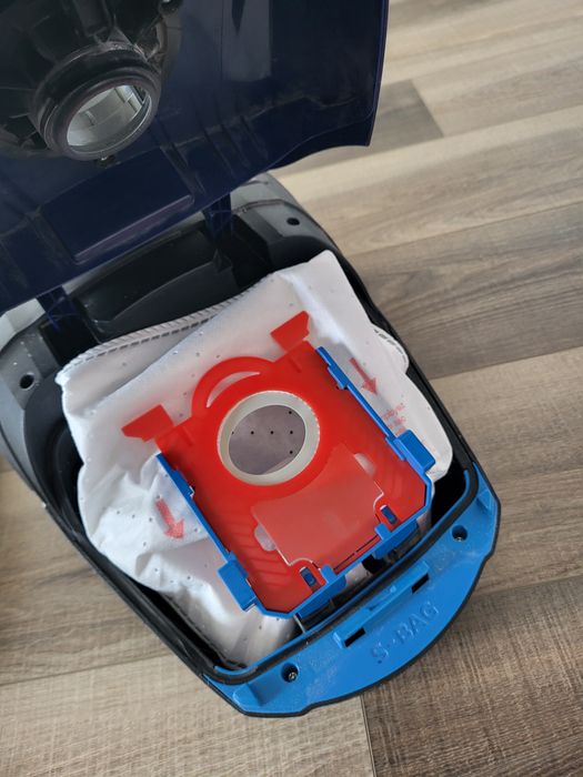 aspirator AEG si Philips