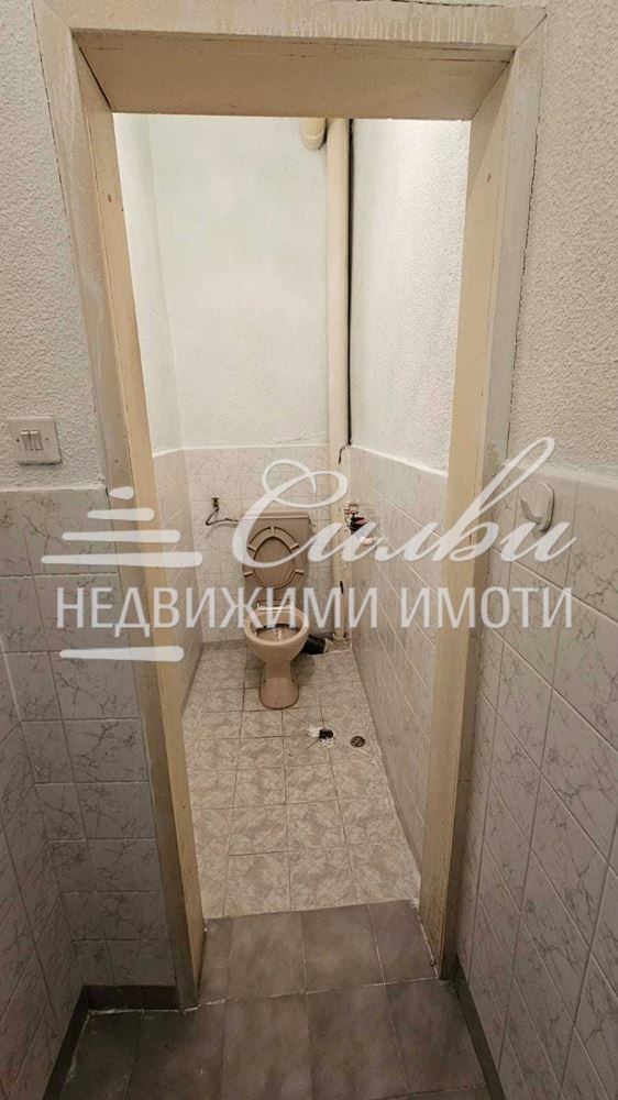 Търговско помещение под наем - кв. Център!