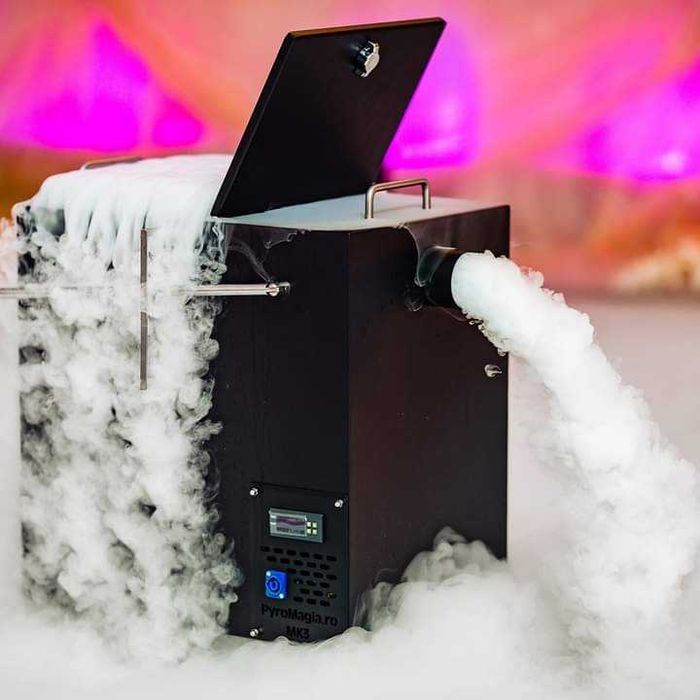 Laser, fum greu, artificii...