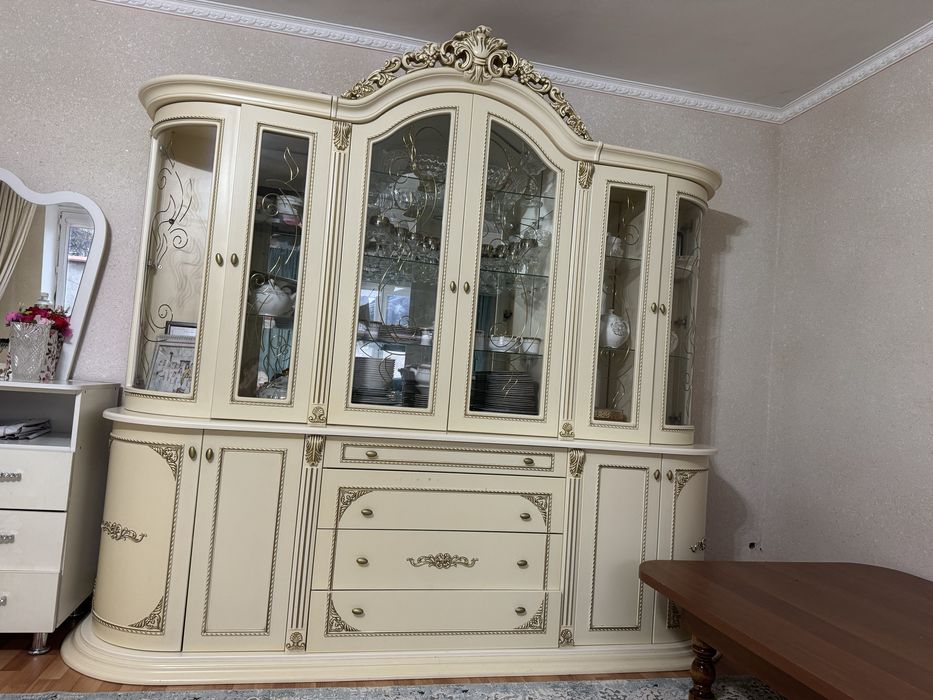 горка для гостиной, сервант