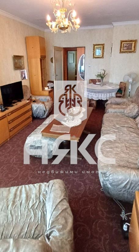 Тристаен обзаведен апартамент в кв. Надежда 2