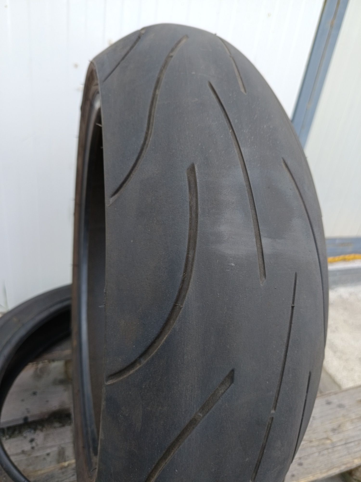 Мото гума 180 55 ZR 17 MICHELIN Дот 2720