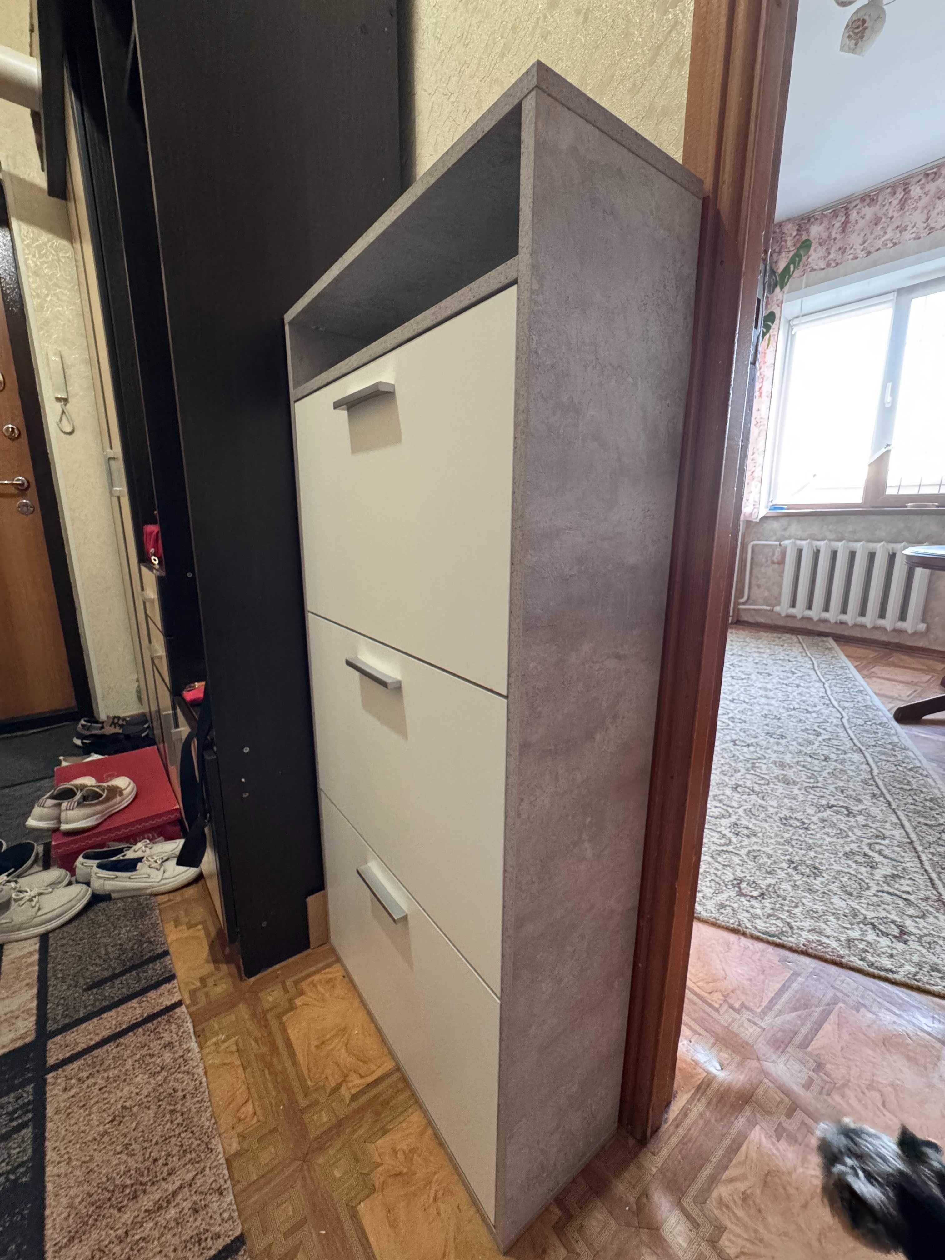 Продам компактную обувницу
