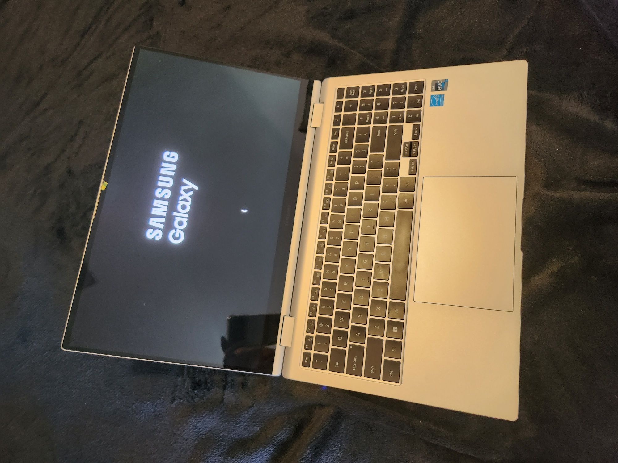 Vând laptop Samsung Book2 Pro360  15.6 amoled - Touchscreen 1Tb 16gb d