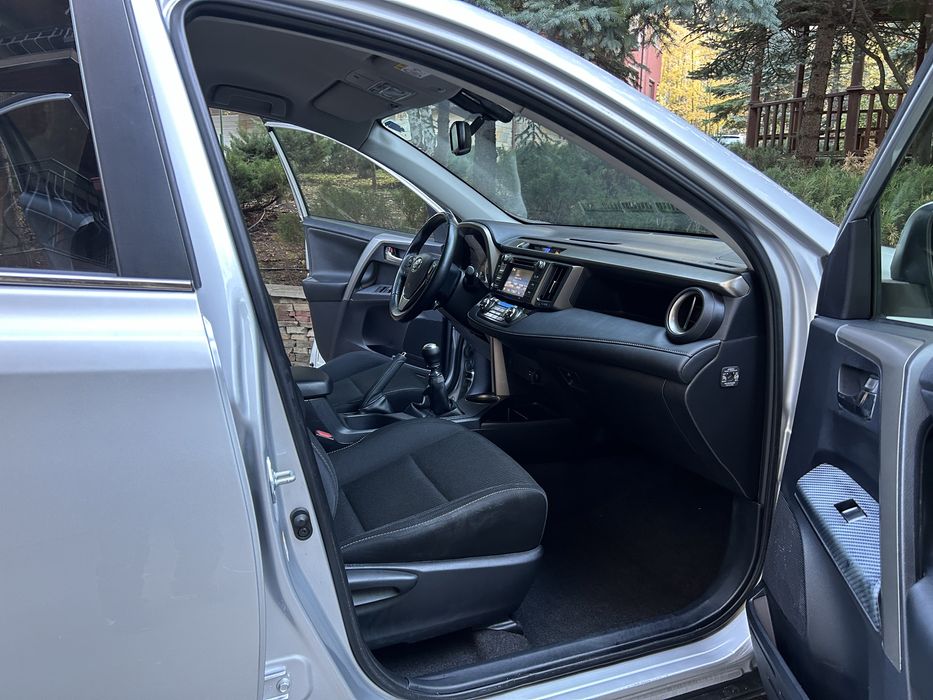Toyota Rav4 2.0 D-4D, 4x4 , 124 к.с.,01. 2015 г, Пълна серв. история !