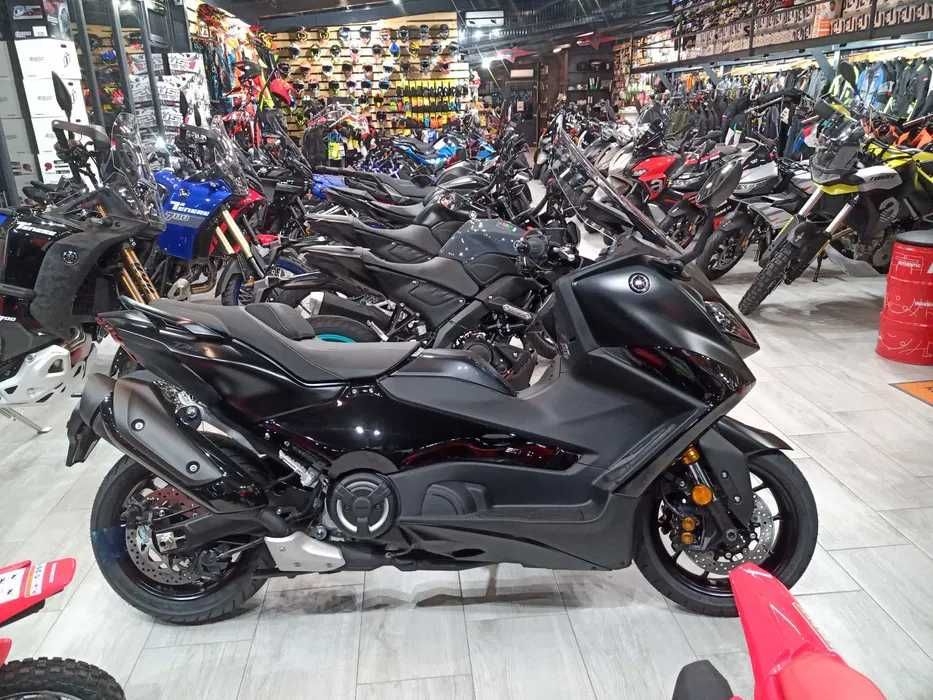 Yamaha TMax 560 nou PROMO- livrare prin EST BIKE Campina