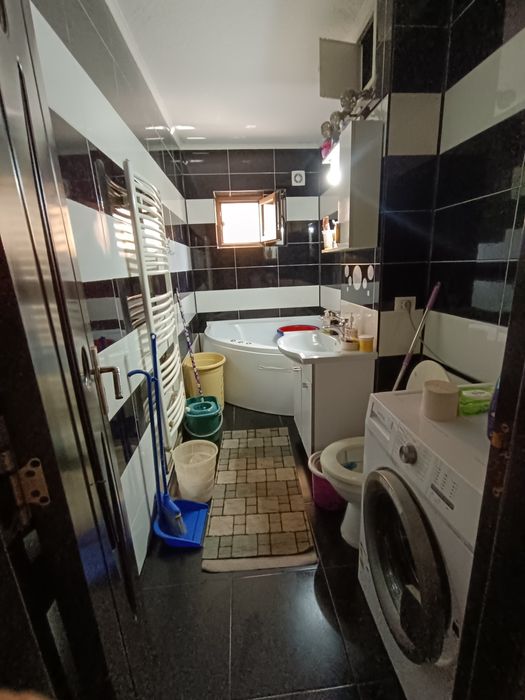 Vând apartament cu 2 camere!