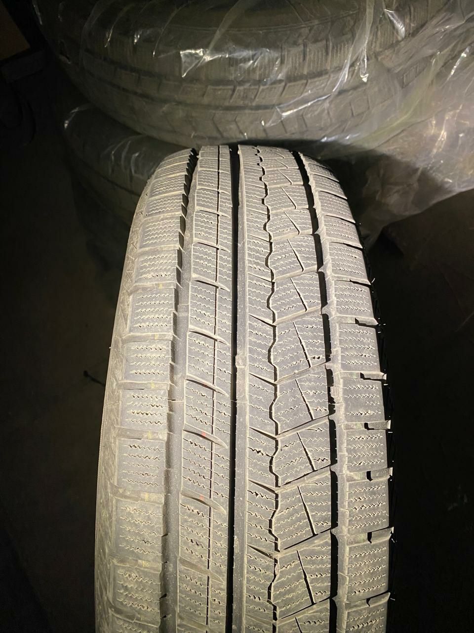 Продам зимние шины 215/70/16