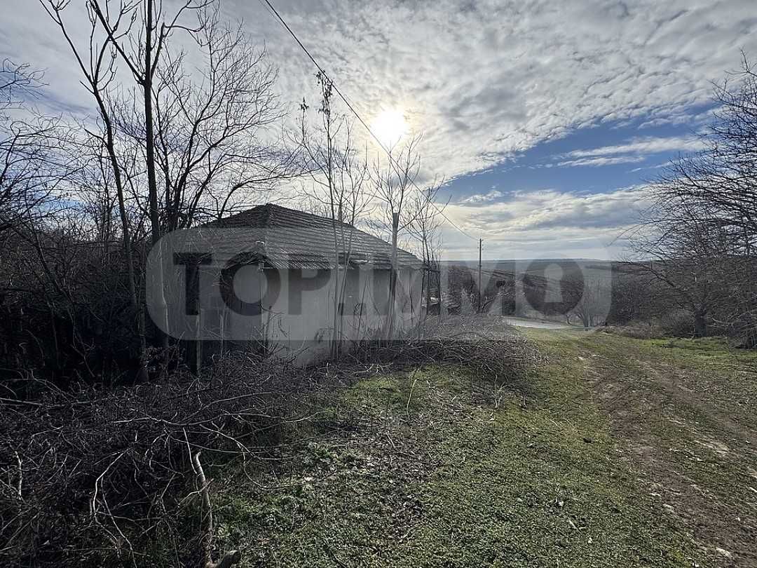Двуетажна къща в село Беляново