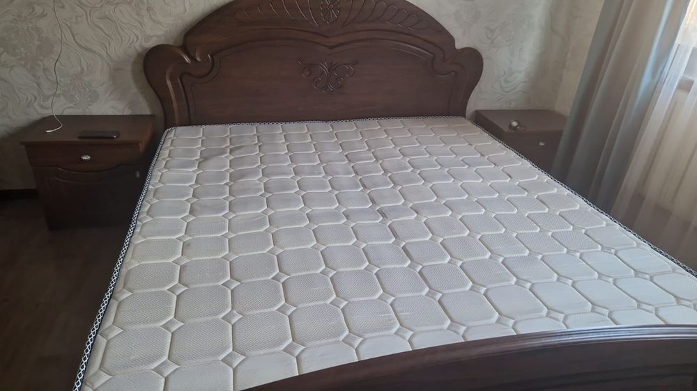 Кровать 2х спальный с матрасом
