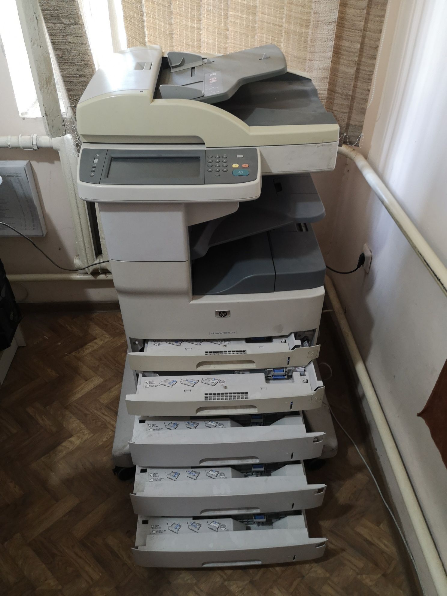 Продам СРОЧНО мфу HP Laserjet M5035MFP