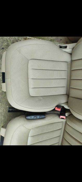 Два салона на Mercedes CLS W218 Перфектни