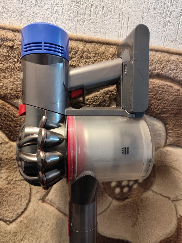 Безжична прахосмукачка Dyson V8