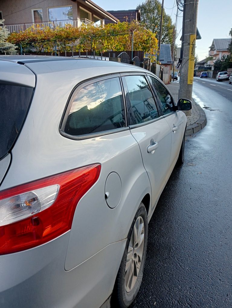 Vând Ford focus 2013