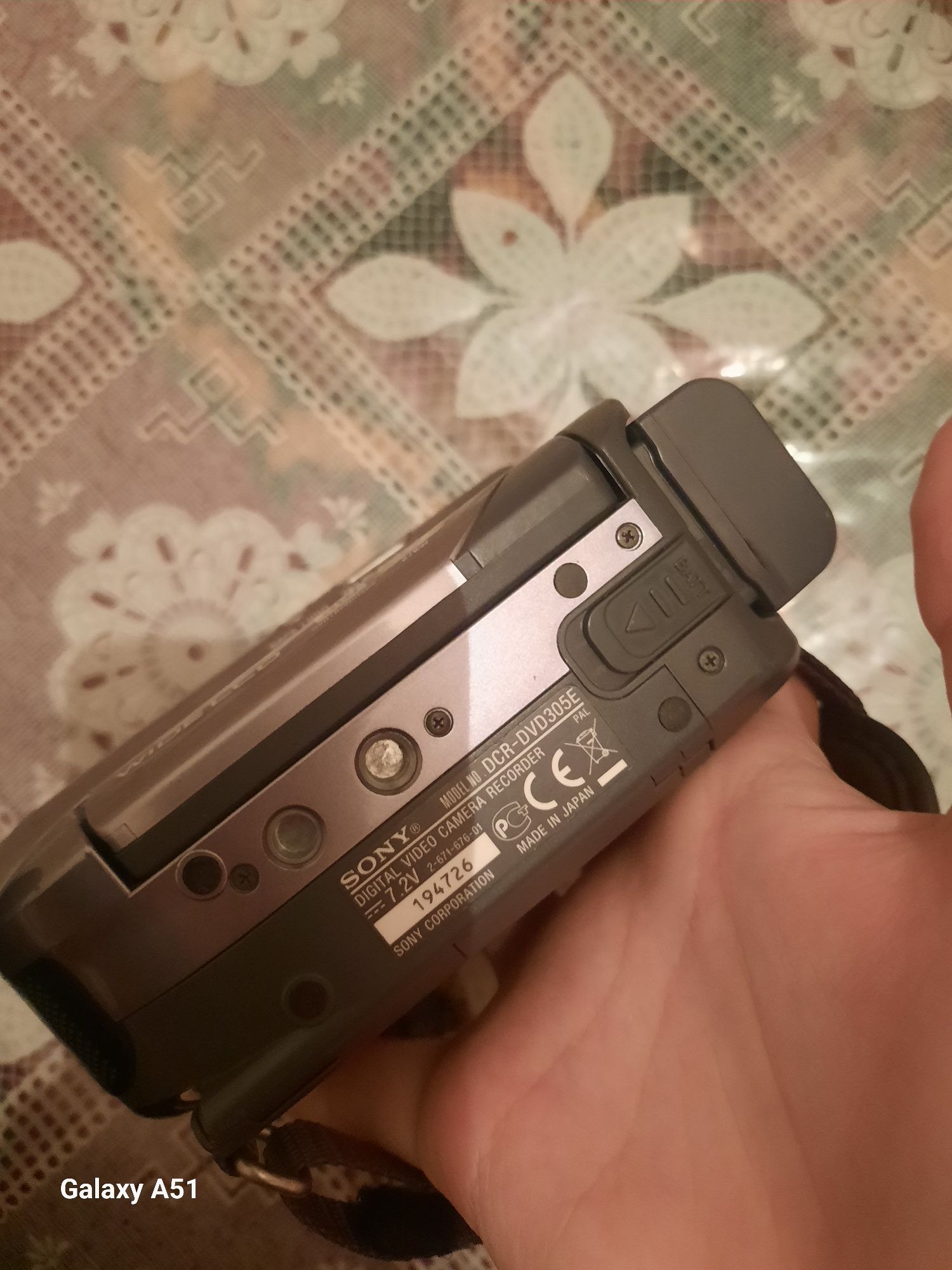 Sony DVD camcorder DCR-DVD305E