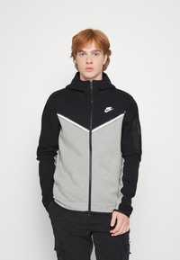 Nike tech fleece gri cu negru