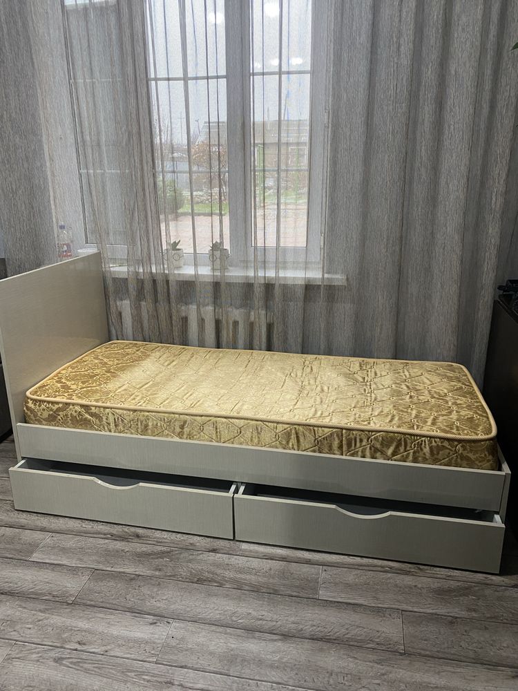 Продам кровать односпальную