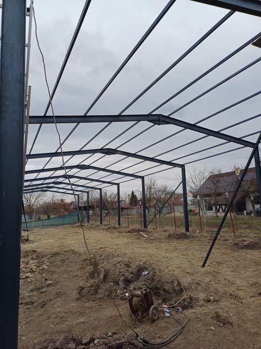 Vand hale metalice avem pe stoc asiguram transport si montaj rog serio