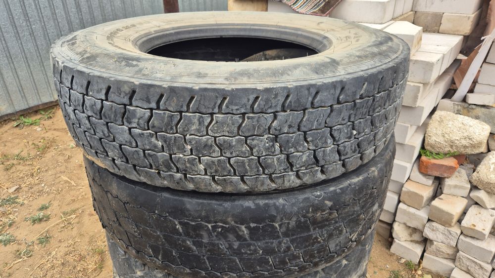 Шины продам 295.80