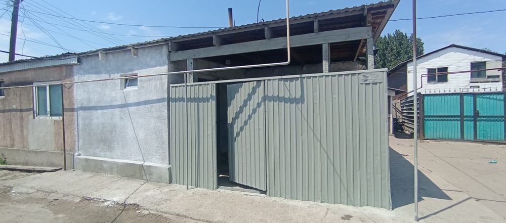 Үй сатылады Алтын орда базарының жанында