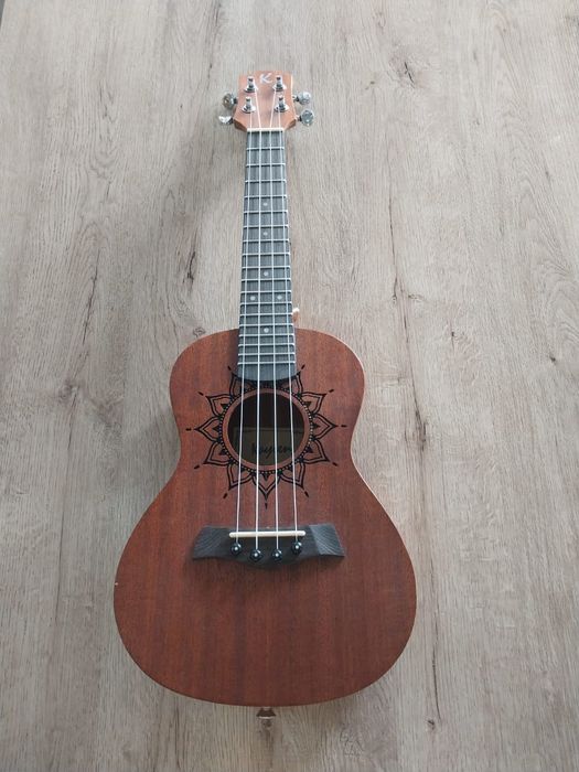 Продам укулеле новое