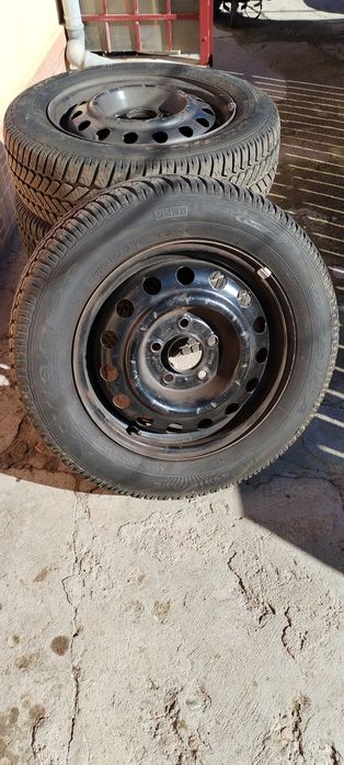 Vând 4 jante cu tot cu cauciucuri 185  65 r15  all sezon