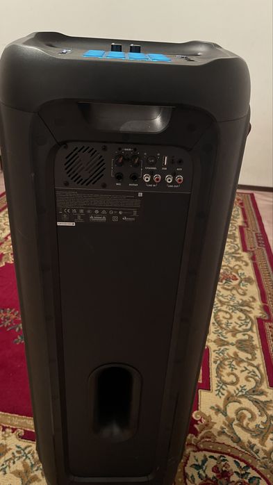 Портативная коланка JBL Party Box