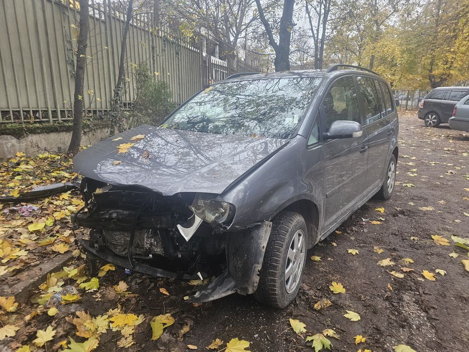 Двигател 1.9 105 коня VW Touran и други части