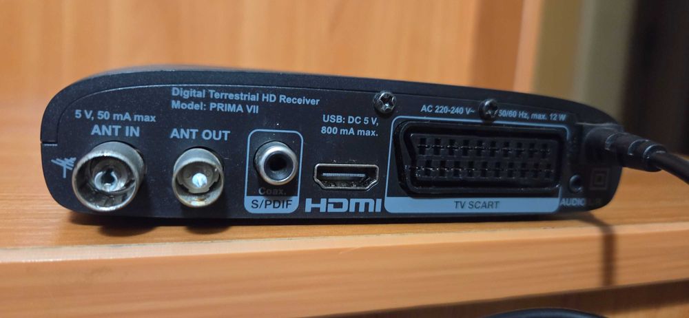 Декодер STRONG за цифрова ефирна телевизия.