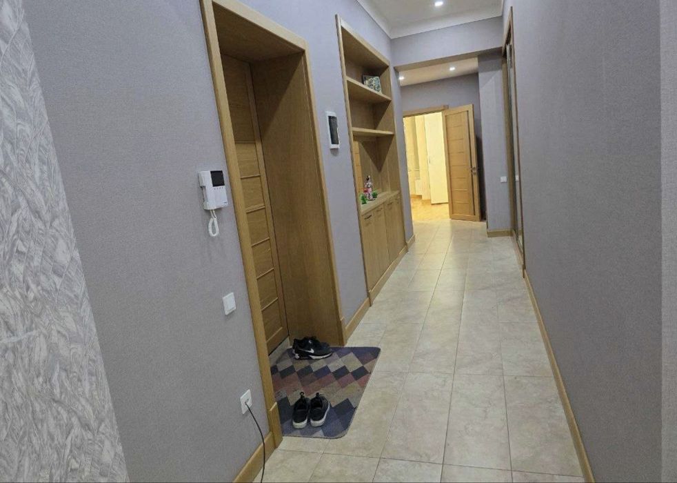 Продается габус квартира на Ц-1/ Садыка Азимова