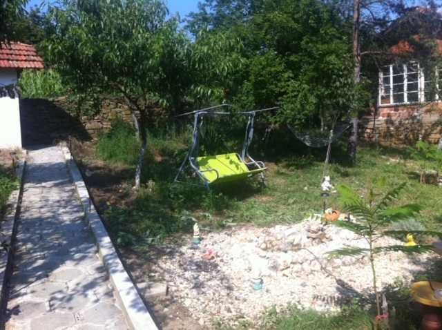 Продавам къща в село Орляне община Угърчин