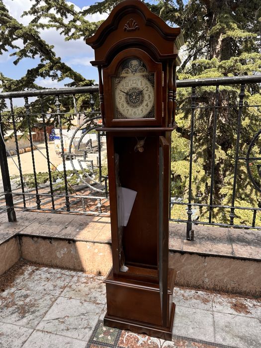 Голям часовник-старинен с махало