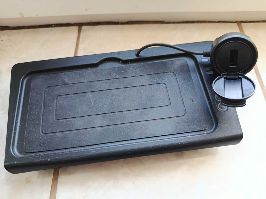 Incarcator wireless Renault Laguna IV si USB in soclu