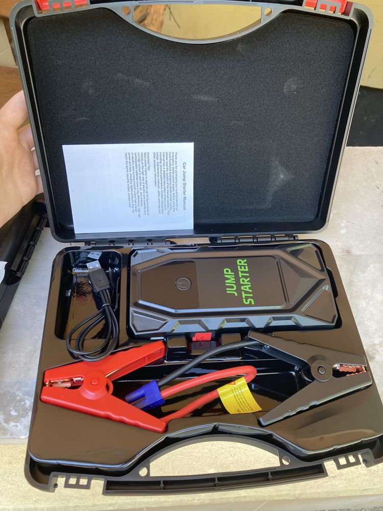 Бустер стартер Jump Starter 18000mAh, 12V, 2000Ah с компресор