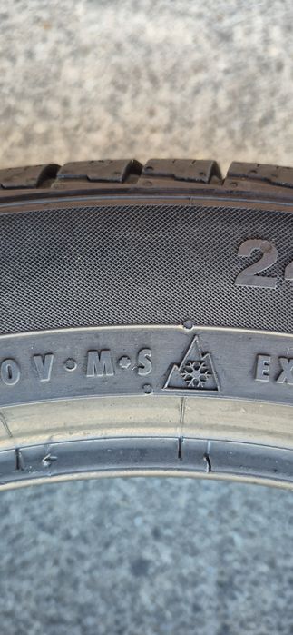 4 anvelope iarna runflat Continental 245/45/18.Pretul este pe bucata.