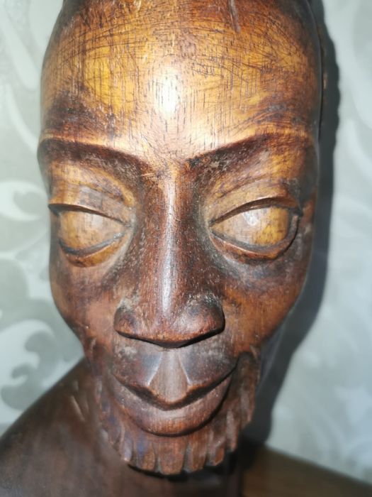 Бюст африканска ръчно резбована статуетка на мъжка глава от абанос !
