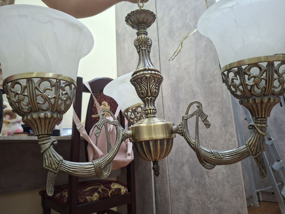 Продаётся люстра отличного качества