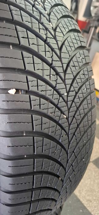 4бр. 215/65/16 Goodyear 6.3mm грайфер, дот 24г. Безплатен монтаж