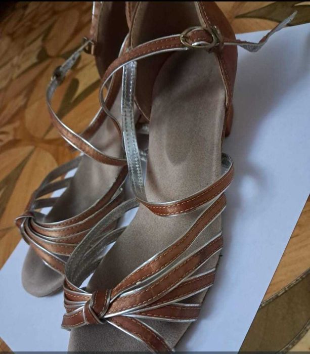 Танцевальные туфли