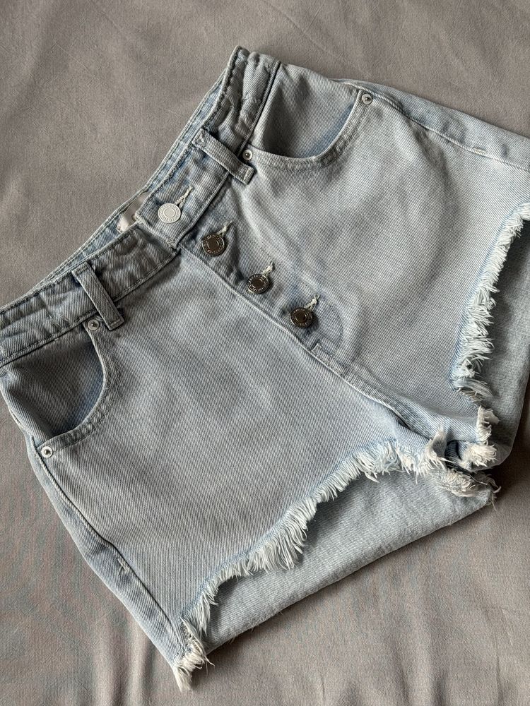 Къси панталони Guess нови