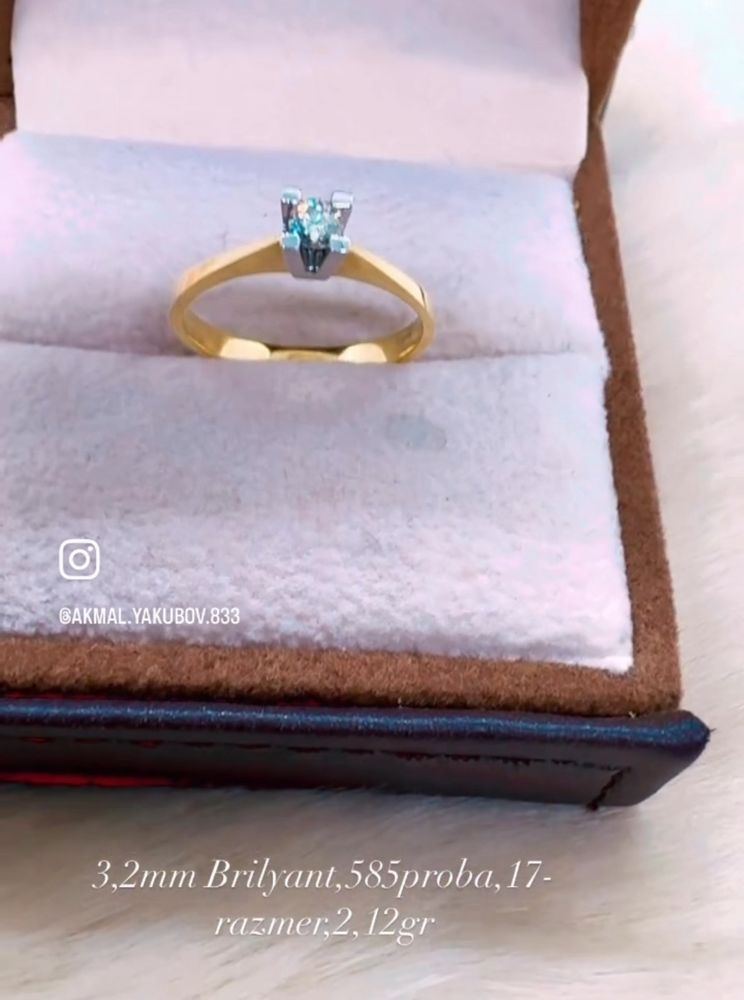 Elegantniy koltso s brilyantami 3,2mm 2,12gr 17-razmer 585proba