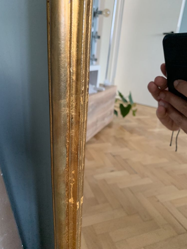 Старо дървено огледало