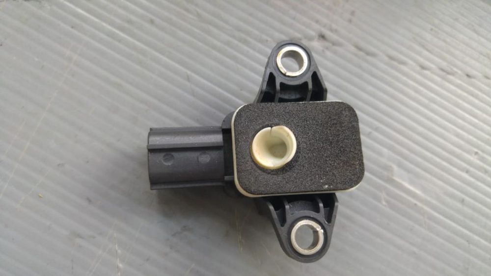 Senzor impact stanga fata audi a4 b7 8p0955557