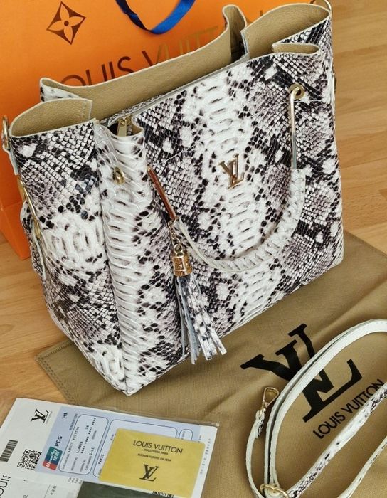 Geanta piele naturala LV,model croco,logo metalic auriu,saculet, etich