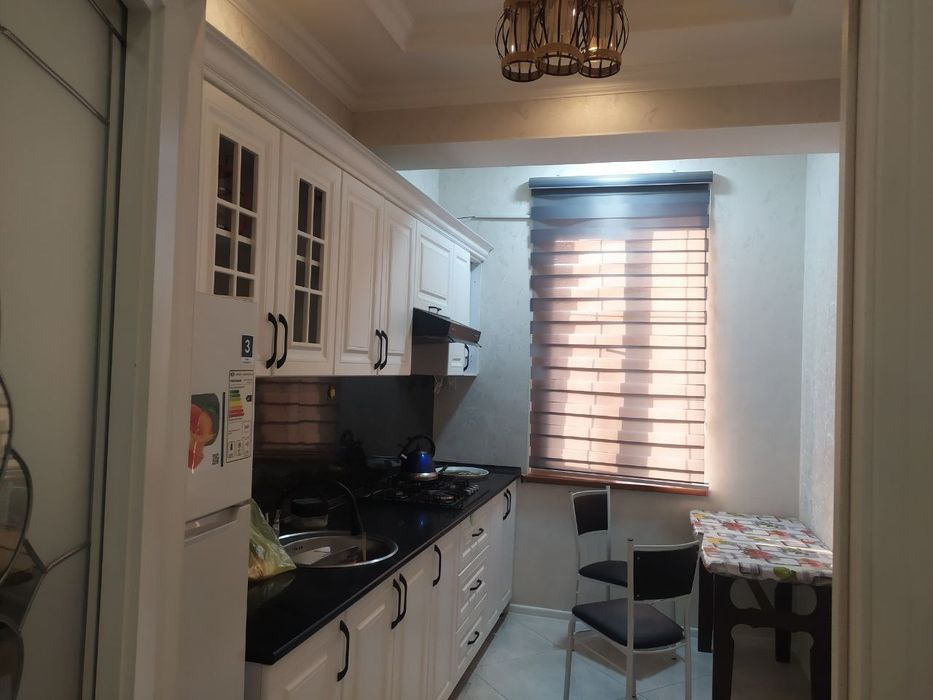 Vagzal qizil dom yaxshi oilaga beriladi. 3xonali yangi dom.