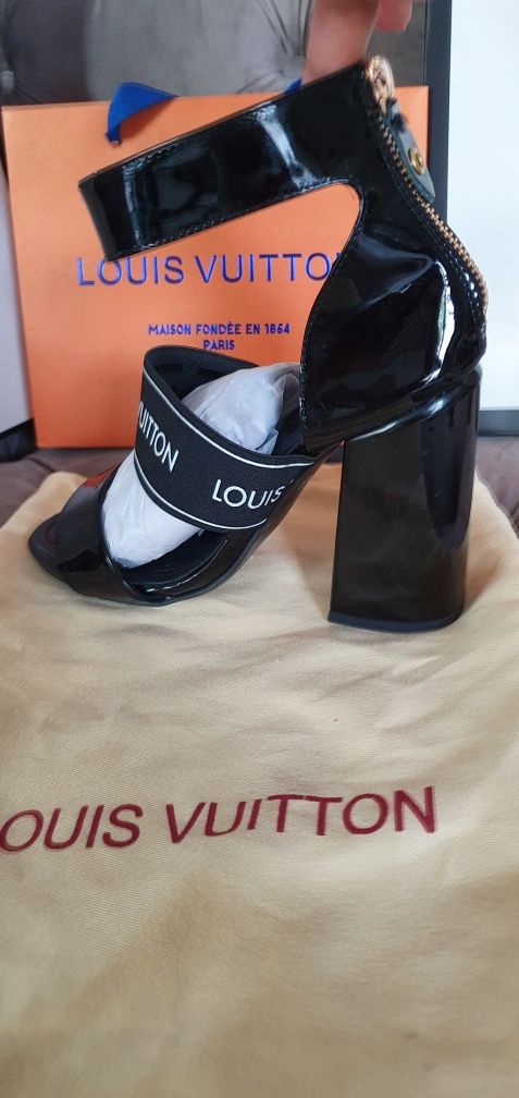 Sandale Louis Vuitton 37 Reducere!