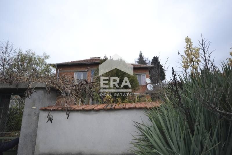 САМО В ЕРА ИМОТИ ХАСКОВО! Двуетажна къща в центъра на с.Тракиец