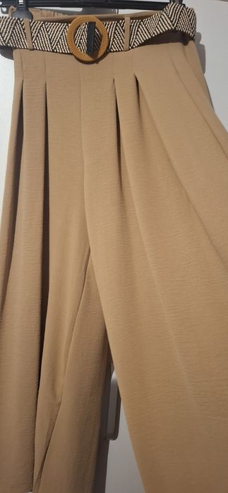 Pantaloni largi cu curea