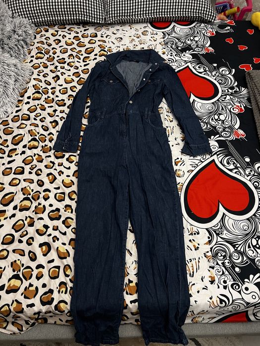 Salopeta de blugi foarte buna