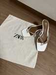 Бели чехли с малък ток Zara